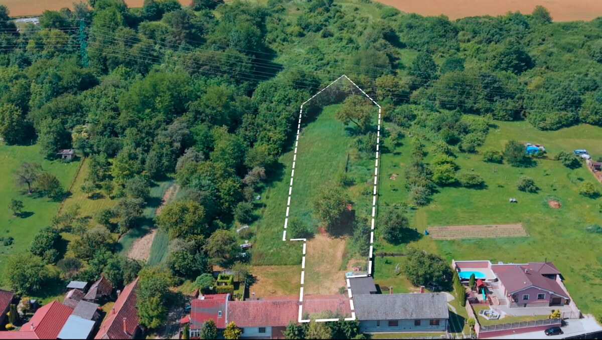 Jedinečný stavebný pozemok Dežerice NA PREDAJ — foto 2