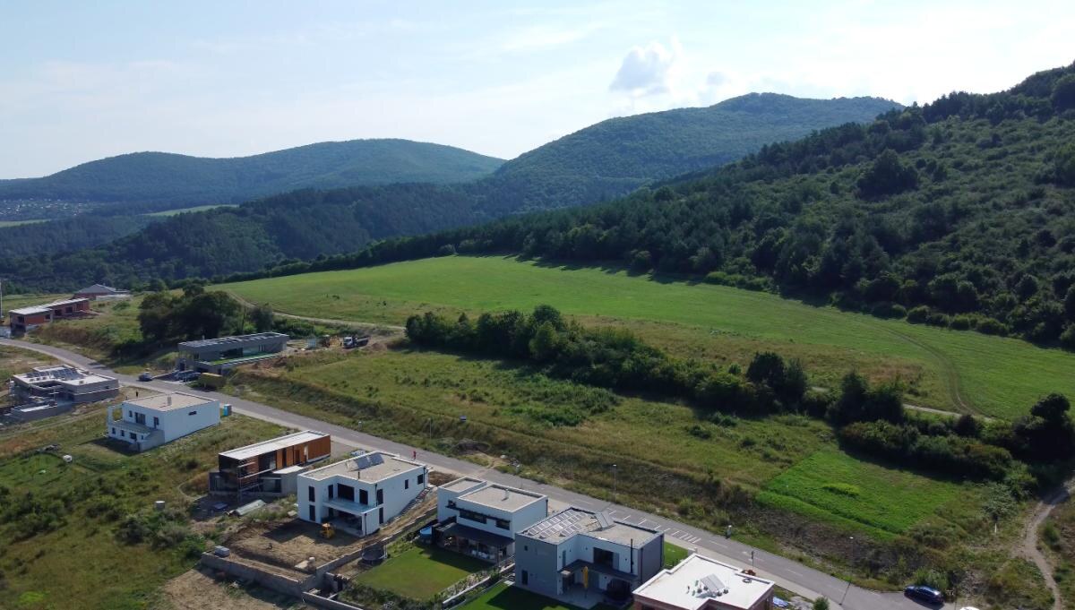 Pozemok MEDOVÉ LÚKY 933m² - 134999,- EUR