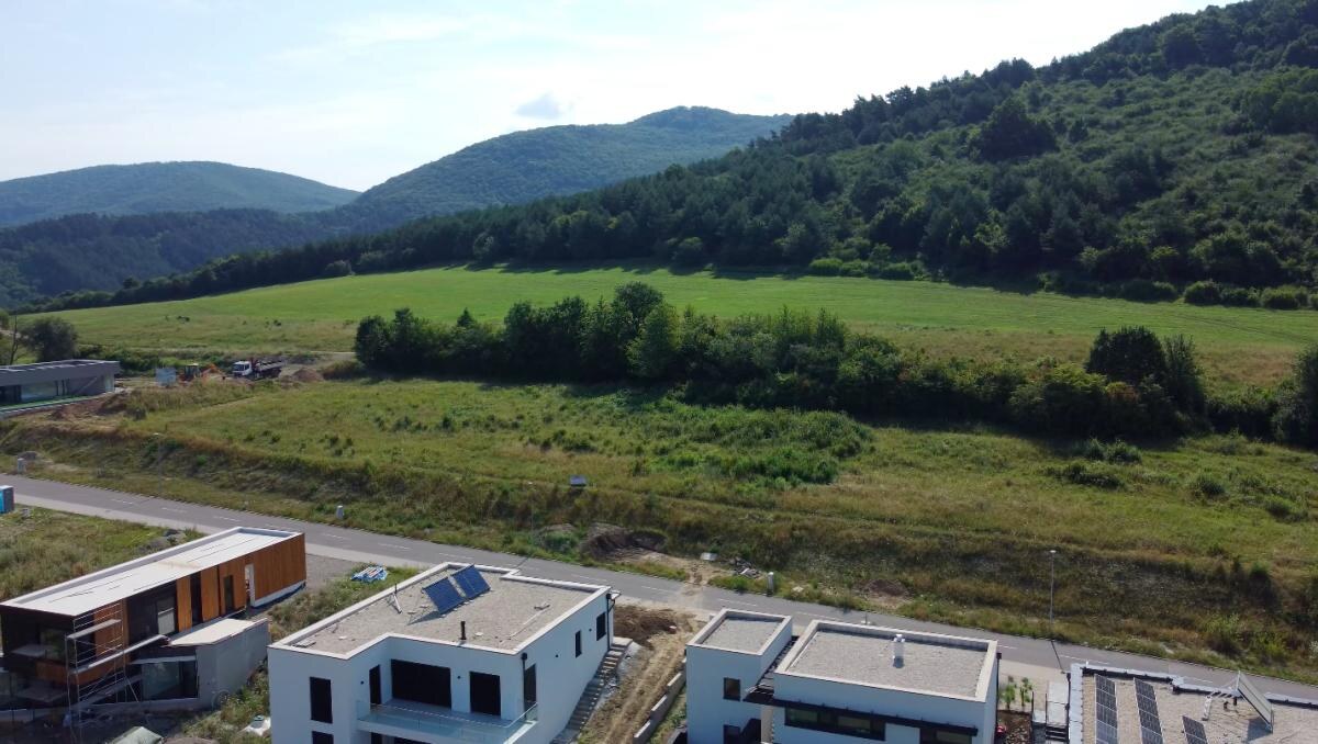 Pozemok MEDOVÉ LÚKY 933m² - 134999,- EUR — foto 3