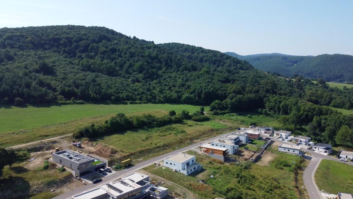 Pozemok MEDOVÉ LÚKY 933m² - 134999,- EUR — foto 4