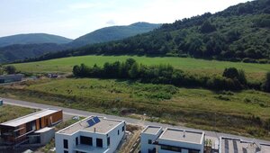 Pozemok MEDOVÉ LÚKY 933m² - 134999,- EUR — foto 3