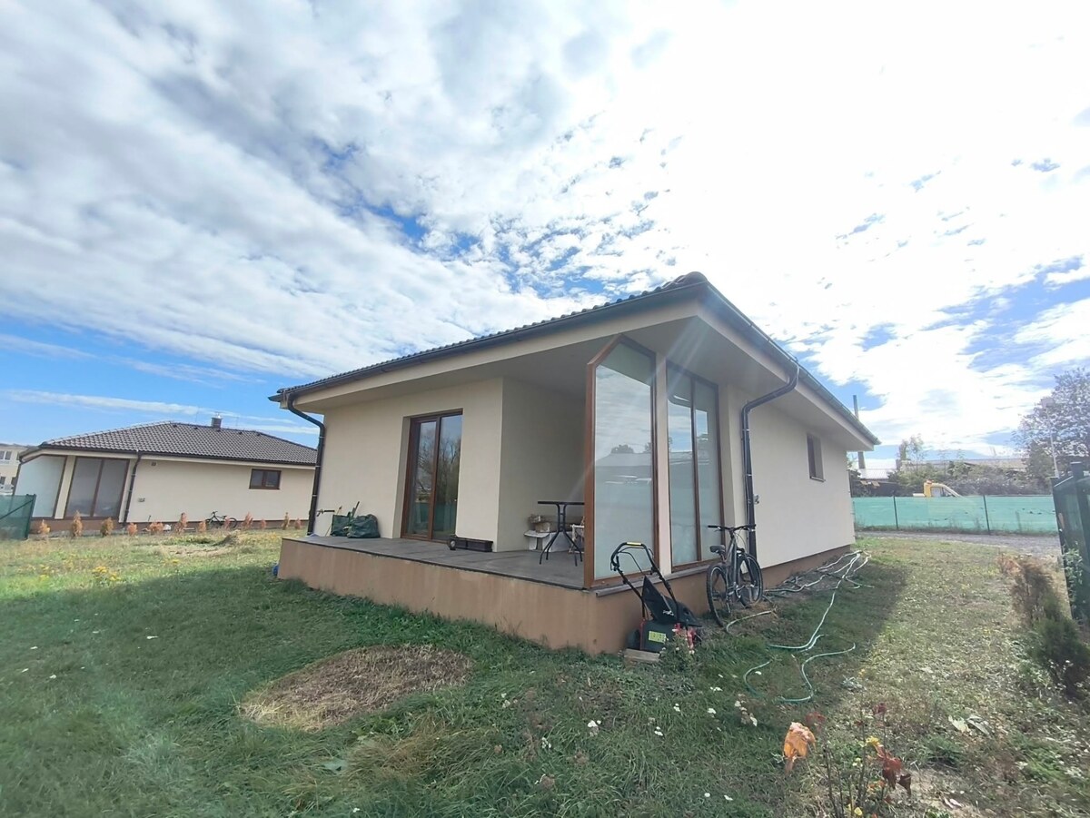 Miesto, kde sa budete cítiť doma. Útulný bungalov v Lučenci — foto 2