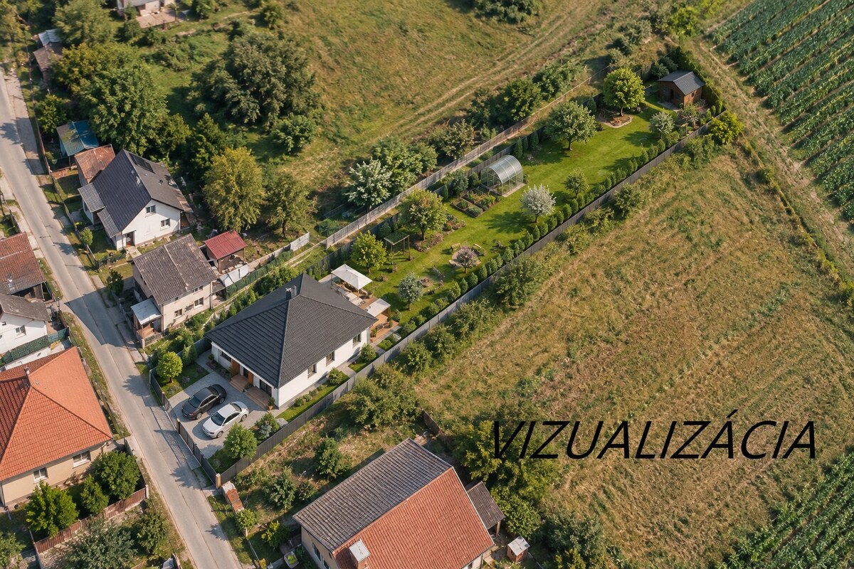PREDAJ – POZEMOK 1 907 m² SO STARÝM DOMOM, MIKUŠOVCE, OKRES LUČENEC