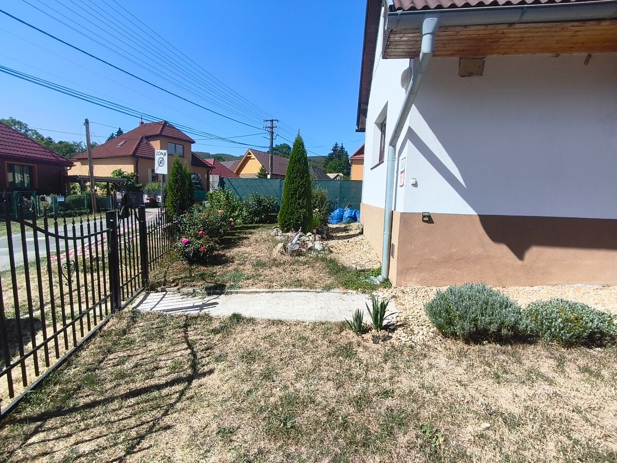 S láskou budovaný domov s dušou v Divín – opäť voľný — foto 2