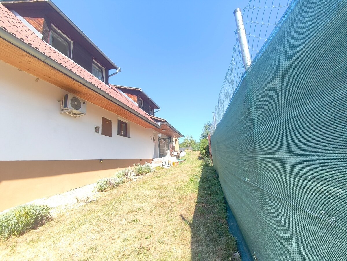 S láskou budovaný domov s dušou v Divín – opäť voľný — foto 3