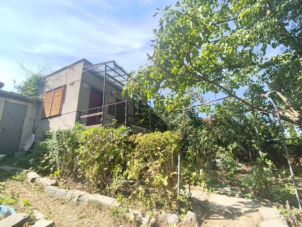 Oáza pokoja a vlastná úroda: Murovaná chatka (17 m²) so záhradou 690 m