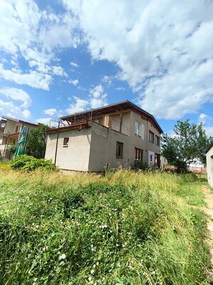 Kde sa ranná káva pije s výhľadom na históriu: Rodinný dom v Divíne — foto 10