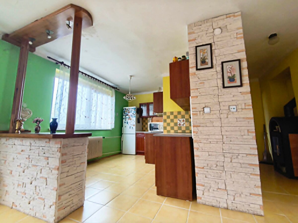 PRIESTRANNÝ 3+1 BYT (91 m²) S ATMOSFÉROU RODINNÉHO DOMU — foto 2