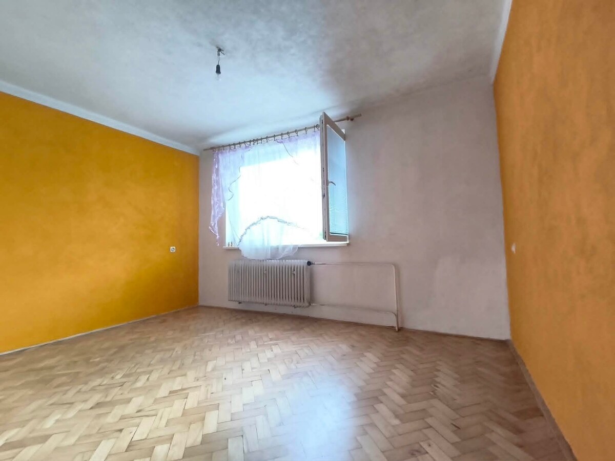 PRIESTRANNÝ 3+1 BYT (91 m²) S ATMOSFÉROU RODINNÉHO DOMU — foto 14