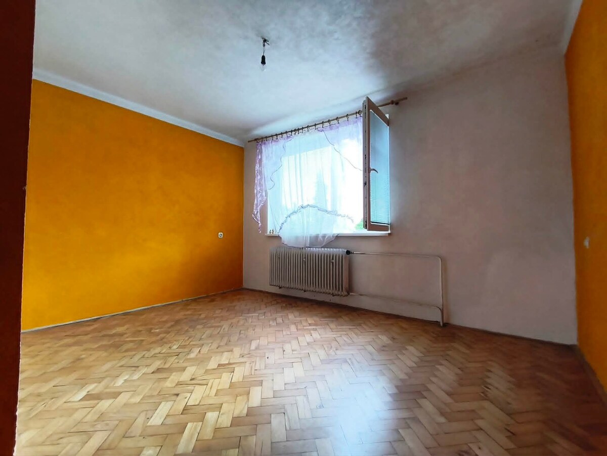 PRIESTRANNÝ 3+1 BYT (91 m²) S ATMOSFÉROU RODINNÉHO DOMU — foto 16