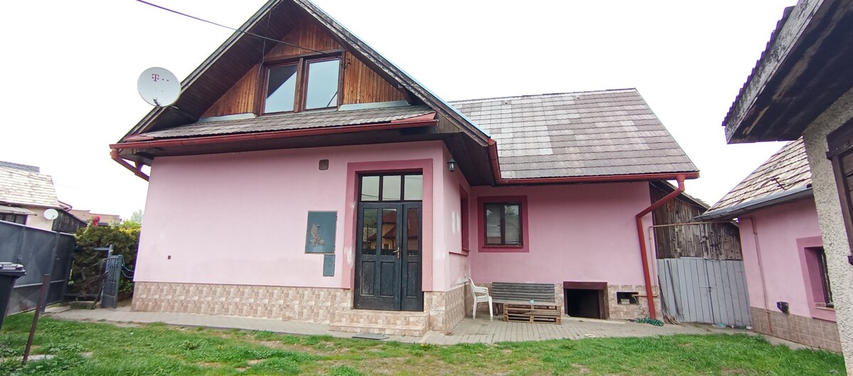 Rodinný dom v Divíne s garážou a letnou kuchyňou