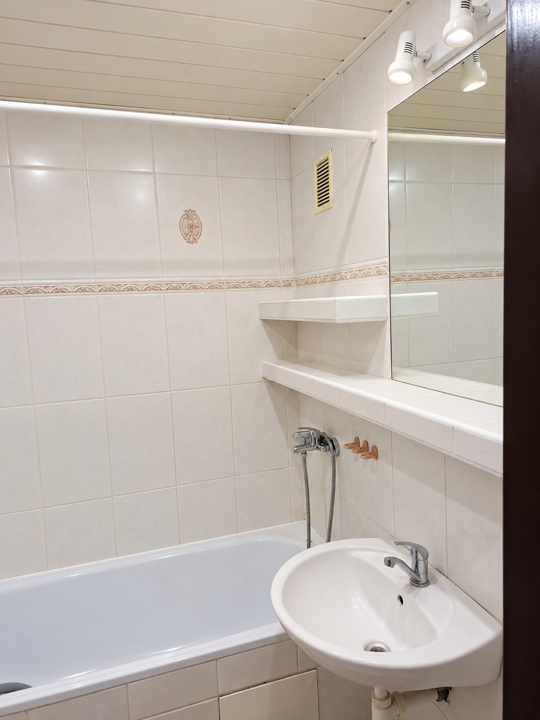 Ponúkame  na predaj  3-izbový byt s lóggiou, sídlisko Železníky — foto 6