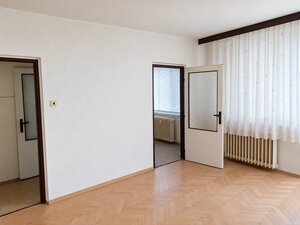 Ponúkame  na predaj  3-izbový byt s lóggiou, sídlisko Železníky — foto 1