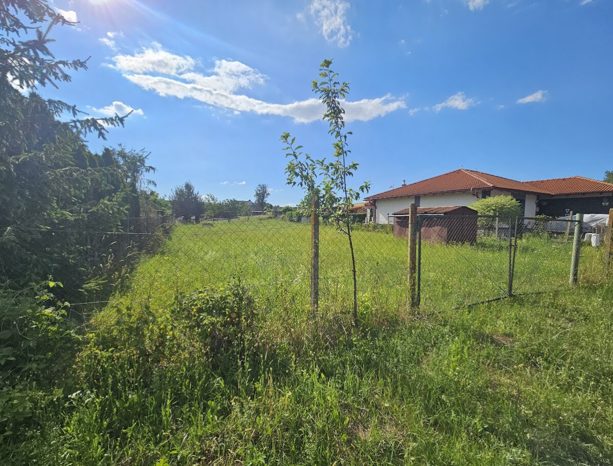 Stavebný rovinatý pozemok v lone prírody 912m2, 15 min. od KE — foto 3