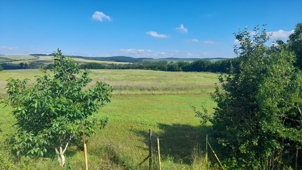 Investičný pozemok 4483 m2 na výstavbu RD v obci Ruskov. — foto 4