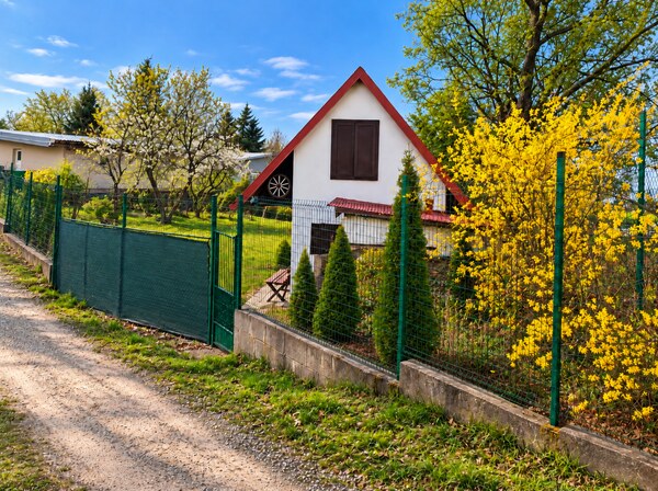 Ponúkame na predaj záhradu s chatkou