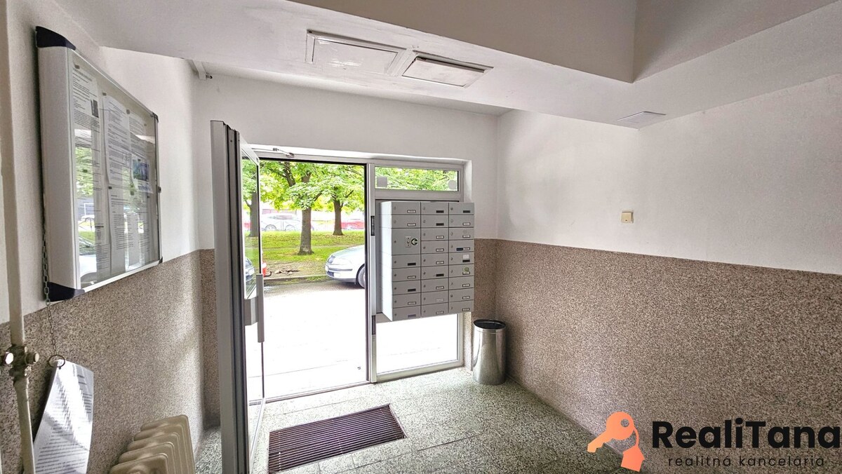 STUPAVA - predaj 4 izbového holobytu s loggiou v centre Stupavy