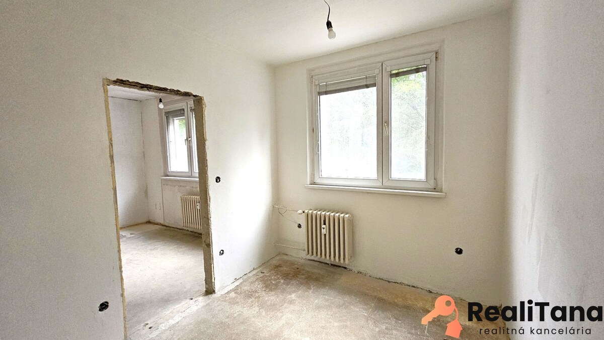 STUPAVA - predaj 4 izbového holobytu s loggiou v centre Stupavy — foto 12