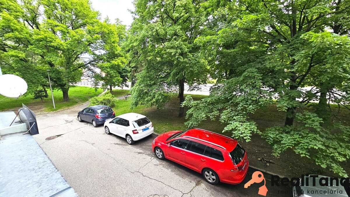 STUPAVA - predaj 4 izbového holobytu s loggiou v centre Stupavy — foto 17