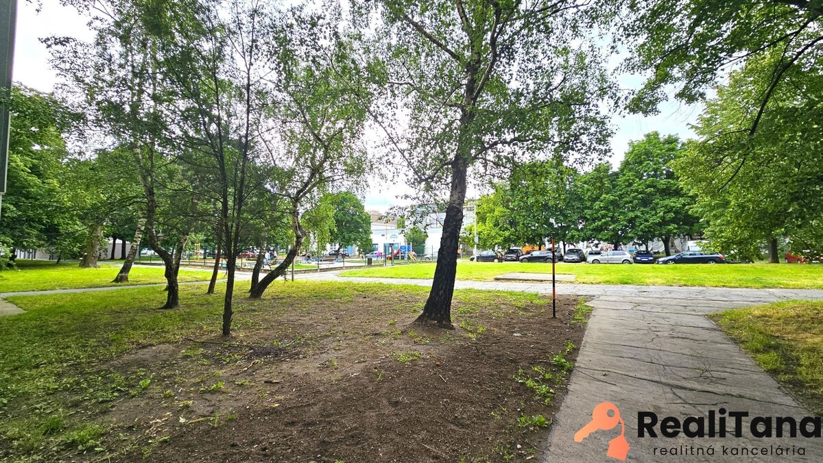 STUPAVA - predaj 4 izbového holobytu s loggiou v centre Stupavy — foto 20