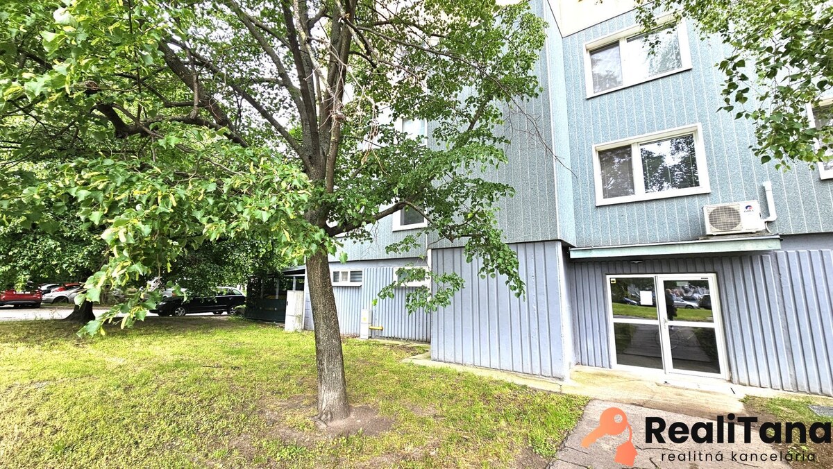 STUPAVA - predaj 4 izbového holobytu s loggiou v centre Stupavy — foto 21