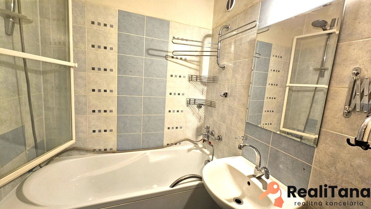 STUPAVA - predaj 4 izbového holobytu s loggiou v centre Stupavy — foto 5