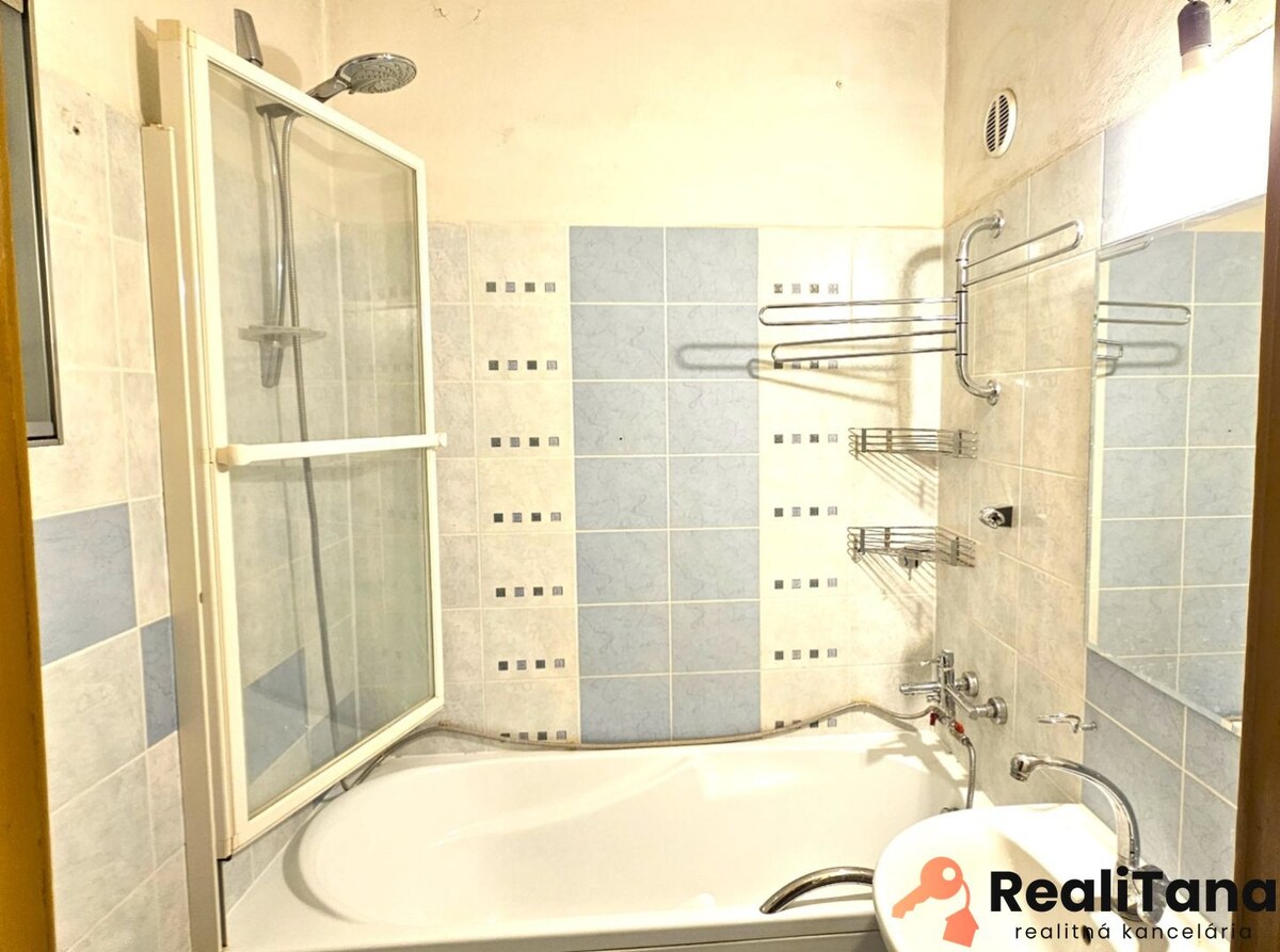 STUPAVA - predaj 4 izbového holobytu s loggiou v centre Stupavy — foto 6