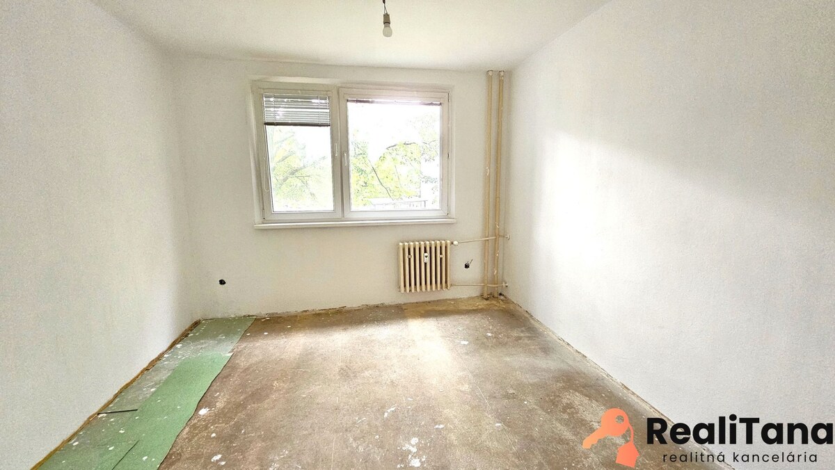STUPAVA - predaj 4 izbového holobytu s loggiou v centre Stupavy — foto 7