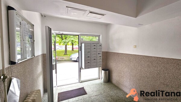 STUPAVA - predaj 4 izbového holobytu s loggiou v centre Stupavy