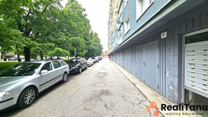 STUPAVA - predaj 4 izbového holobytu s loggiou v centre Stupavy — foto 24
