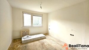 STUPAVA - predaj 4 izbového holobytu s loggiou v centre Stupavy — foto 8