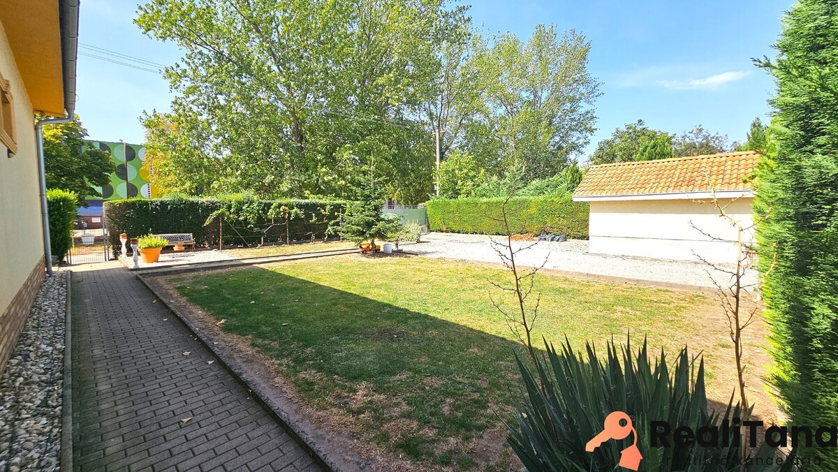 Nové Zámky - predaj rodinného domu s veľkým pozemkom — foto 15
