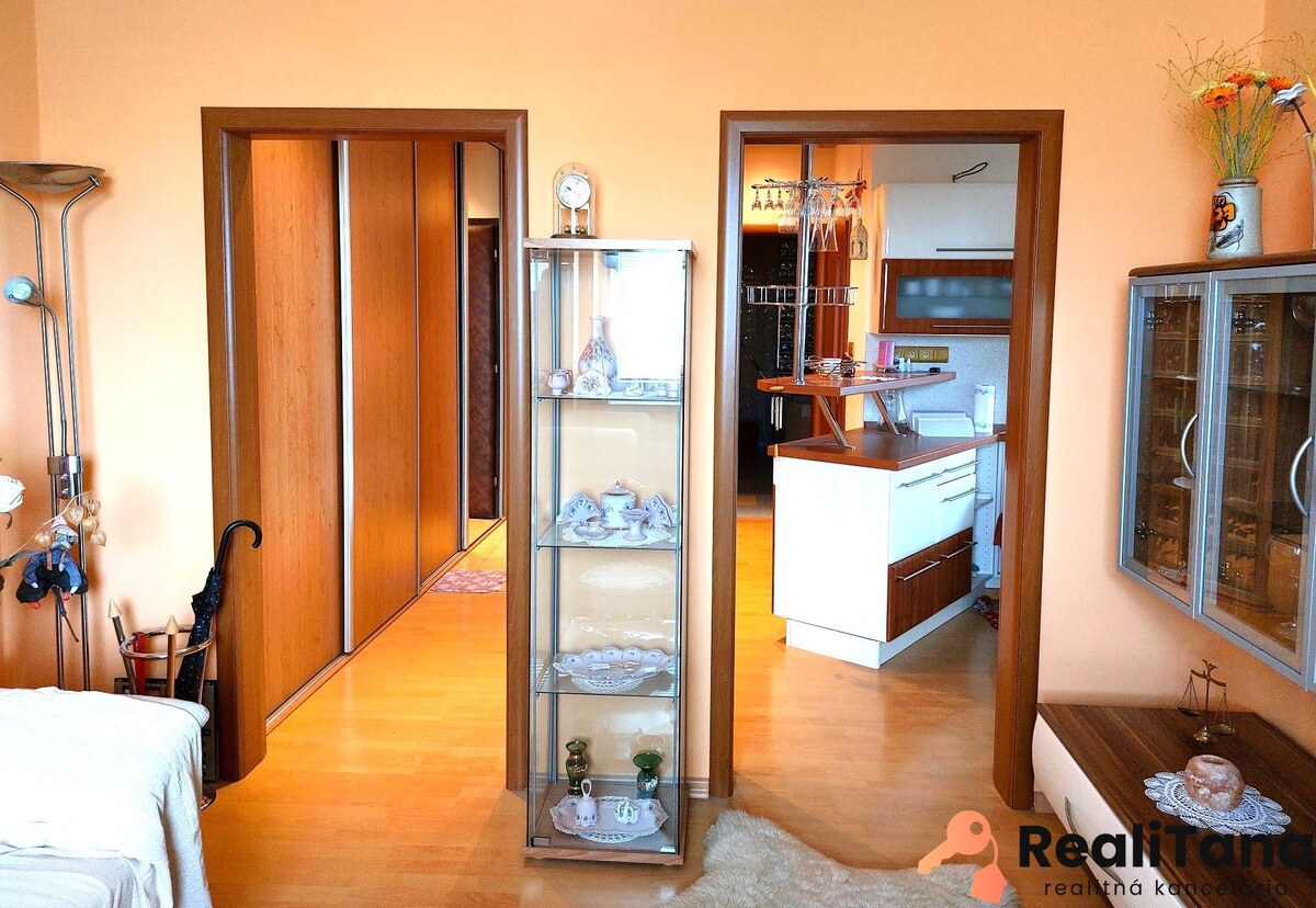 ROŽŇAVA - predaj 3 izbového, kompletne zrekonštruovaného bytu — foto 5
