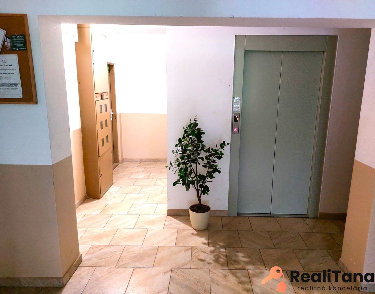 ROŽŇAVA - predaj 3 izbového, kompletne zrekonštruovaného bytu — foto 9