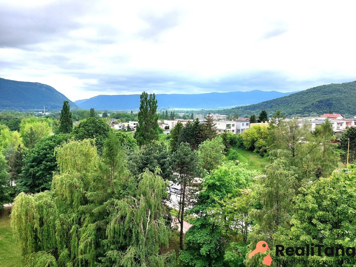 ROŽŇAVA - predaj 3 izbového, kompletne zrekonštruovaného bytu — foto 10