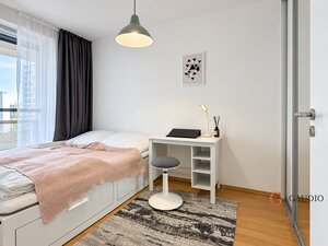 GAUDIO reality | zariadený, dve izby s lodžiou na Muchovom námestí | Garážové parkovanie — foto 10