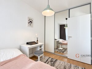 GAUDIO reality | zariadený, dve izby s lodžiou na Muchovom námestí | Garážové parkovanie — foto 11