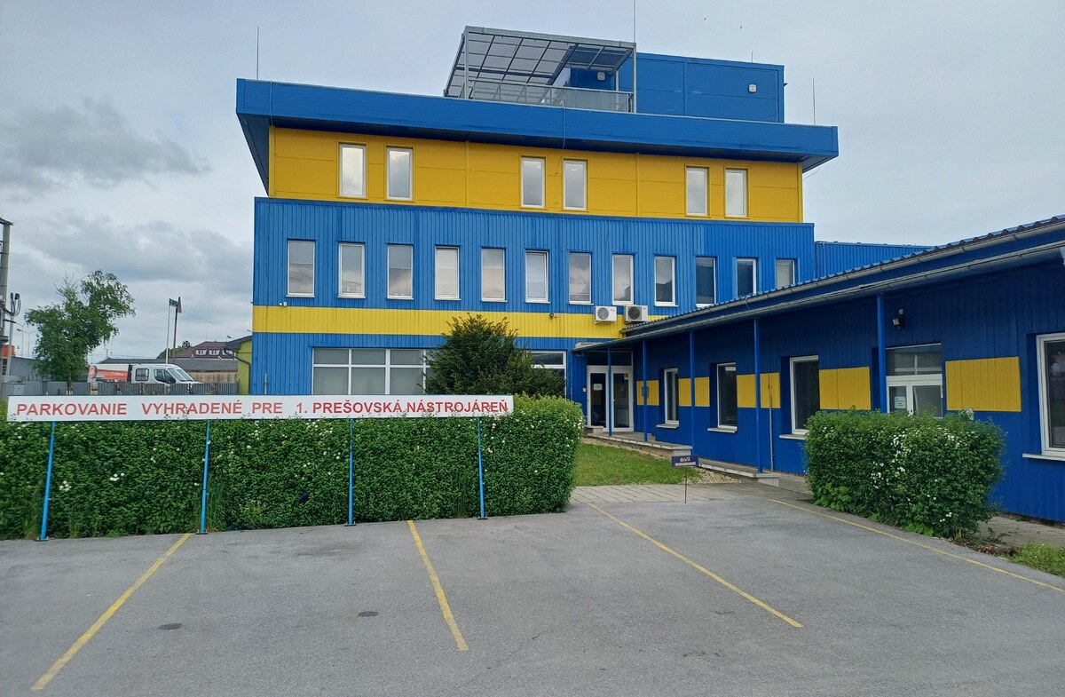 Na predaj výrobná hala a administratívna budova