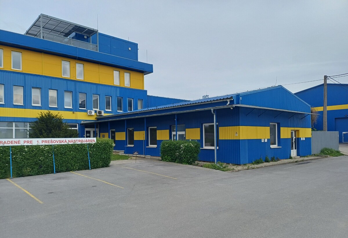 Na predaj výrobná hala a administratívna budova — foto 2