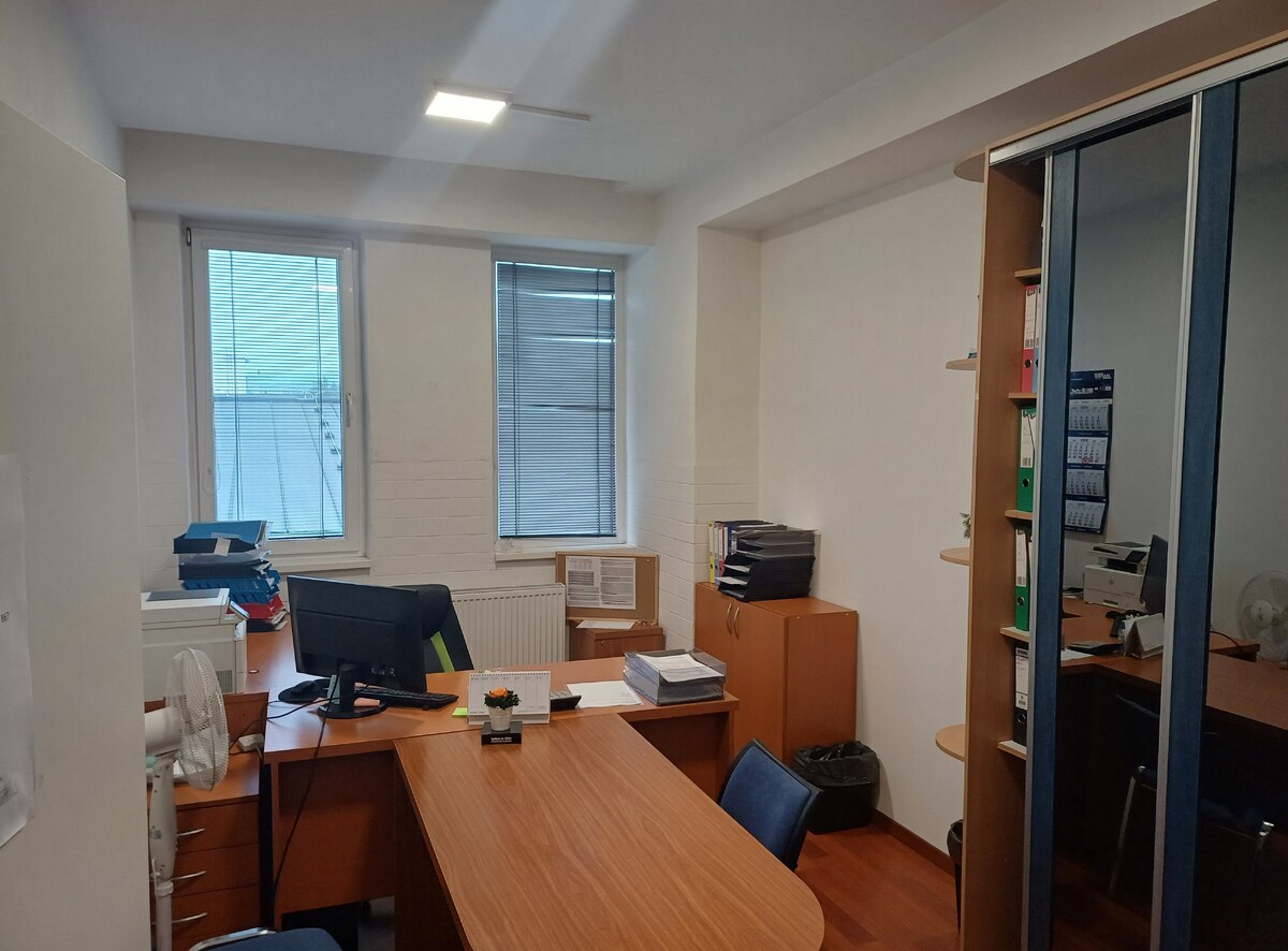 Na predaj výrobná hala a administratívna budova — foto 9
