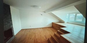 Predaj 3 izbového bytu na námestí  — foto 2