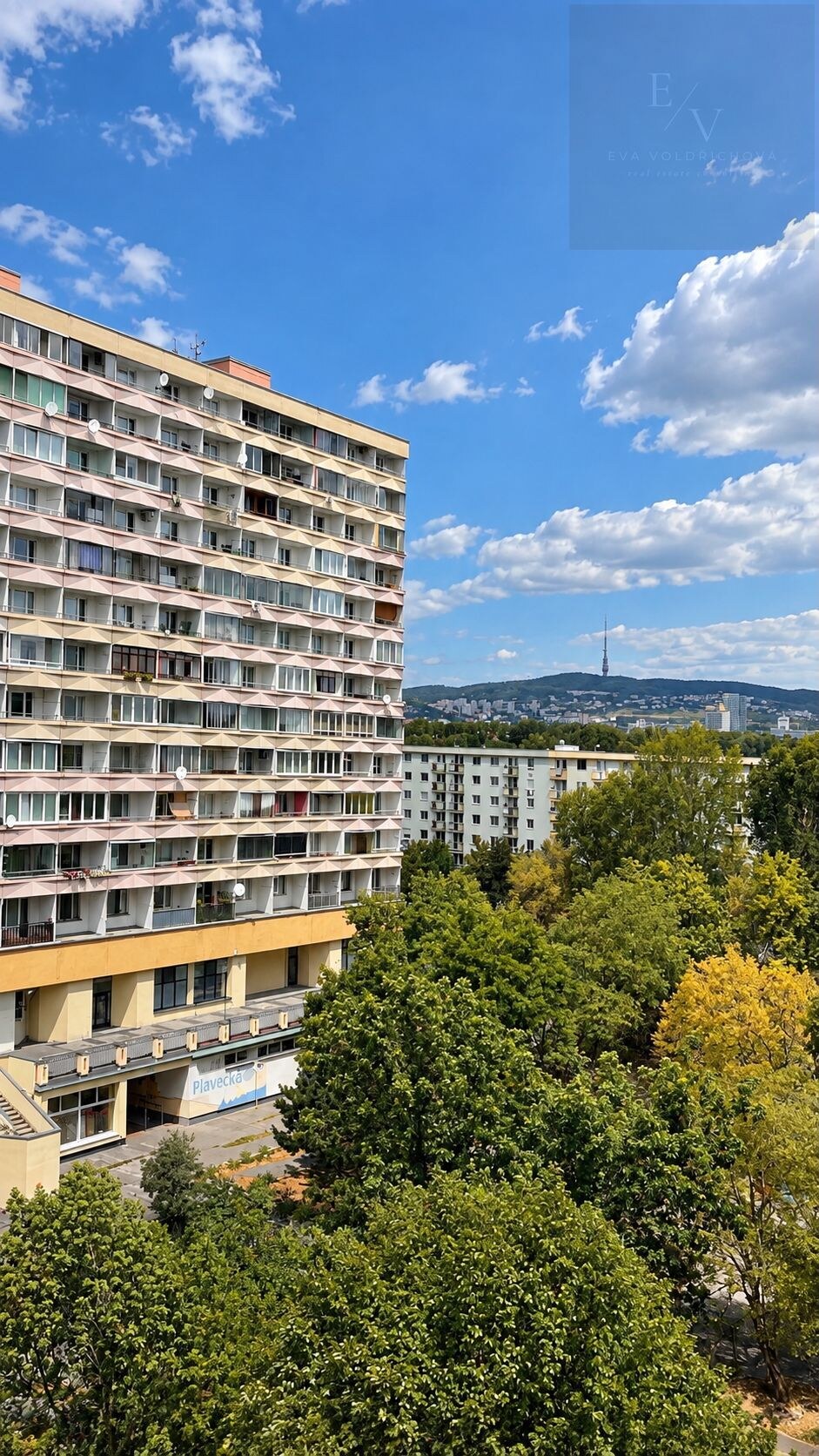 PRIESTRANNÝ 3-IZBOVÝ BYT BLÍZKO CENTRA AJ DUNAJSKEJ HRÁDZE — foto 14