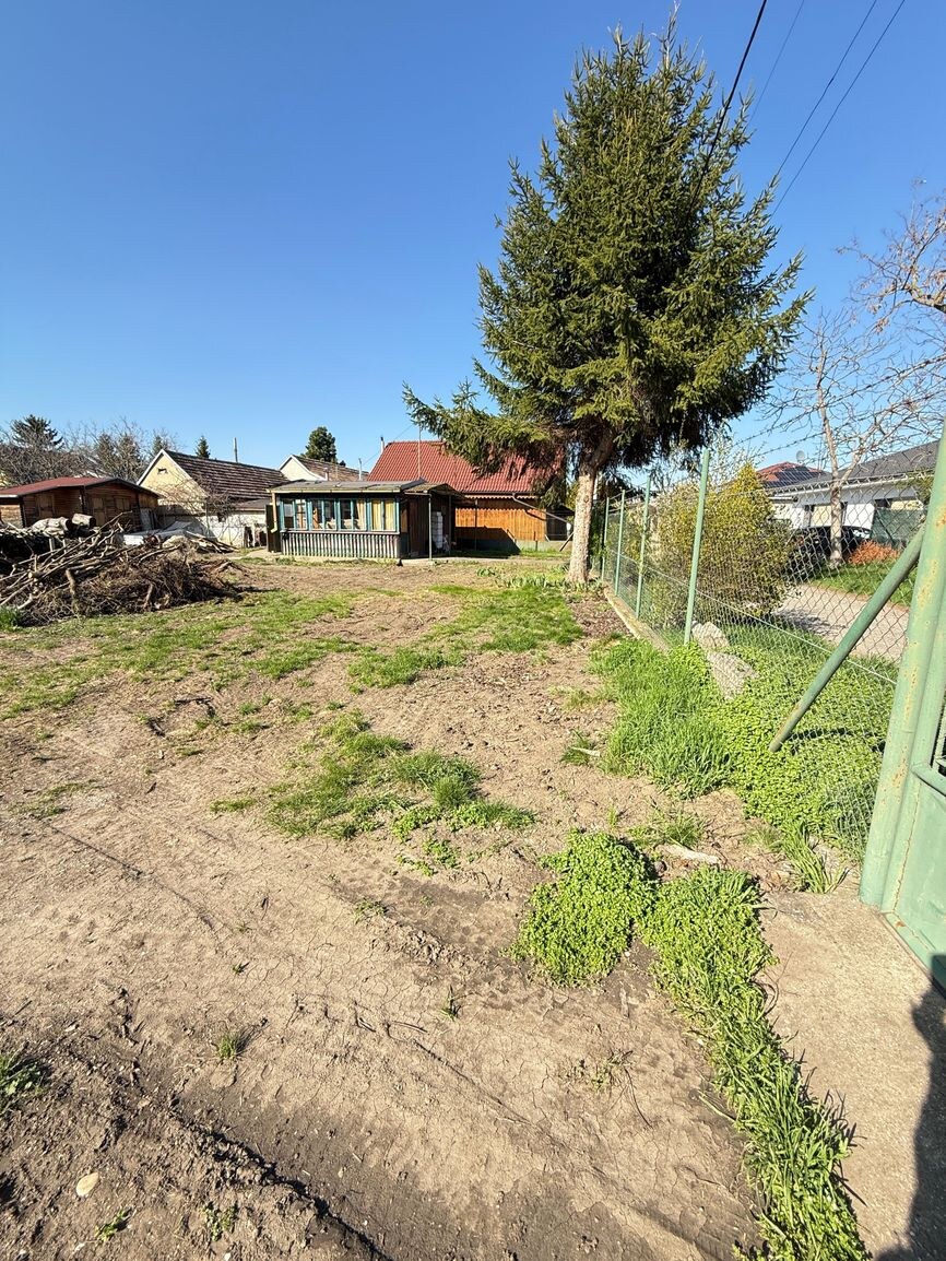 Slnečný stavebný pozemok na predaj Hviezdoslavov - PREDAJ 