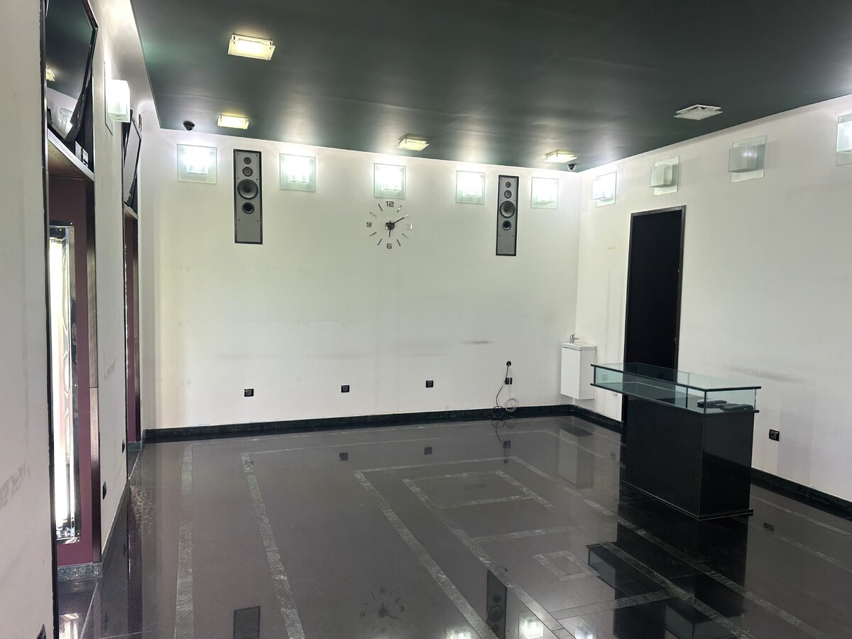 Prenájom priestoru v centre mesta s výkladom do ulice — foto 6