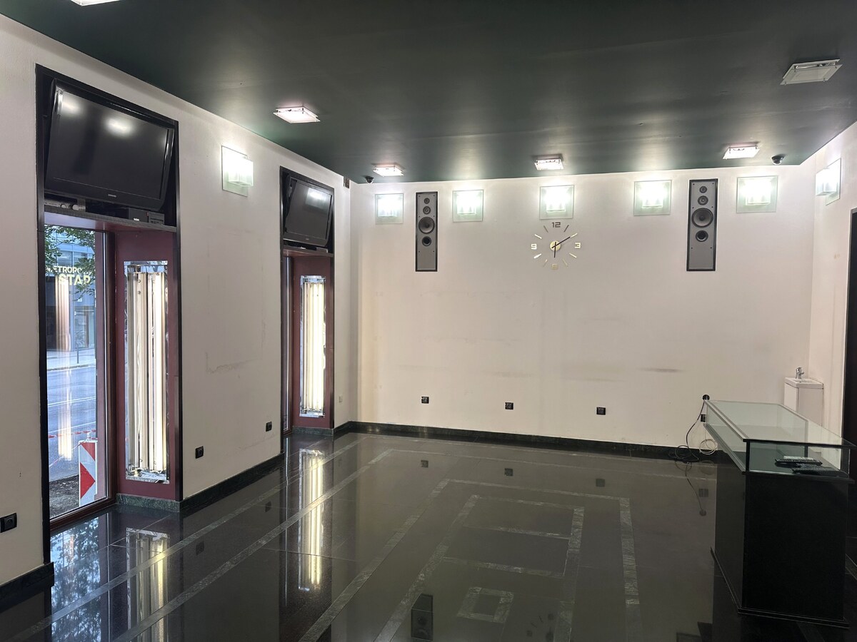 Prenájom priestoru v centre mesta s výkladom do ulice — foto 7