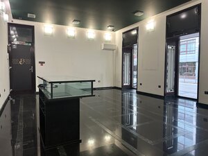 Prenájom priestoru v centre mesta s výkladom do ulice — foto 1