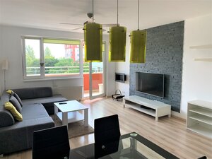 Priestranný 2 izb. byt vo výbornej lokalite, kryté parkovacie miesto v cene — foto 2