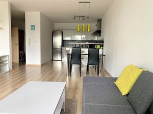 Priestranný 2 izb. byt vo výbornej lokalite, kryté parkovacie miesto v cene — foto 3