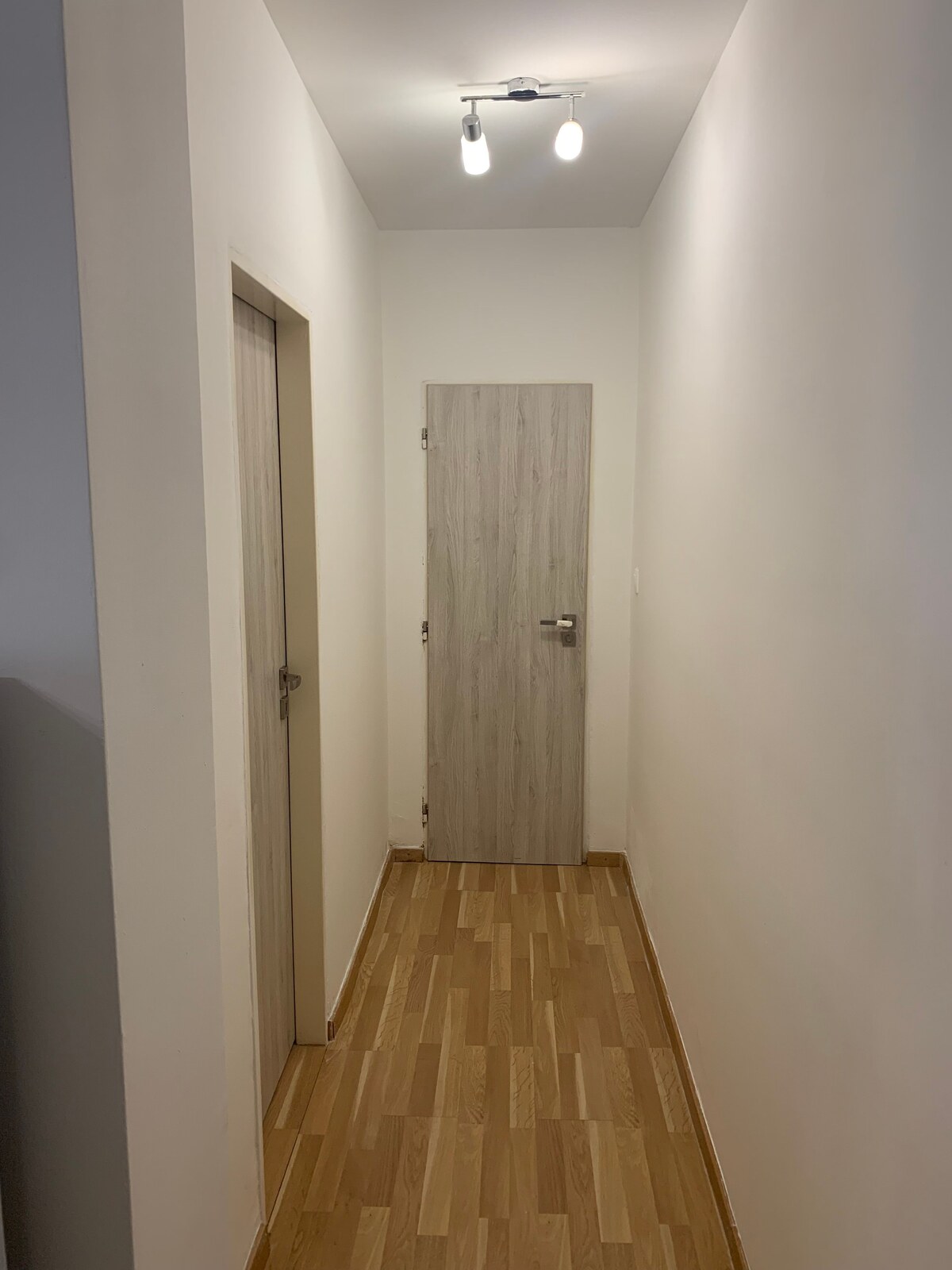 Bezbariérový, investičný 2 izb. byt s vlastným parkovaním, vlaková stanica priamo v obci  — foto 5