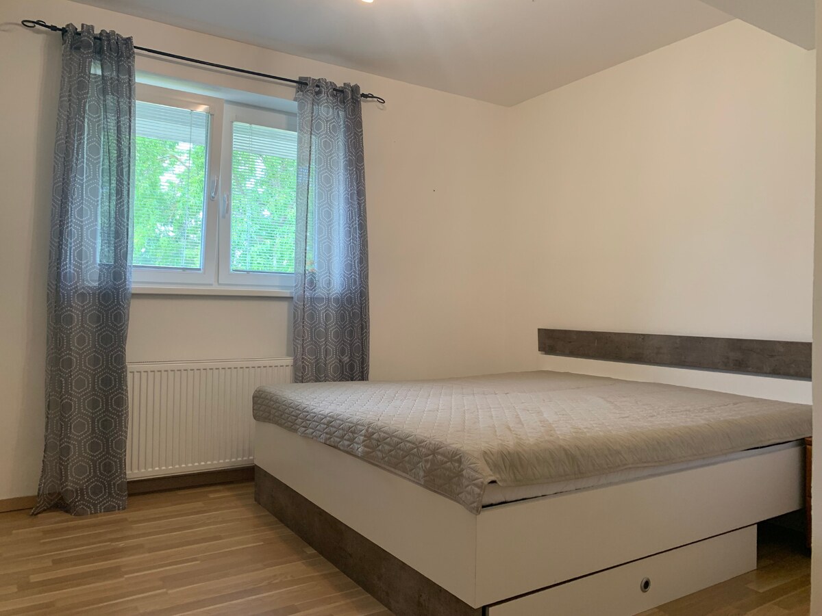 Bezbariérový, investičný 2 izb. byt s vlastným parkovaním, vlaková stanica priamo v obci  — foto 6